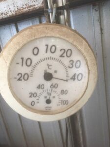 松阪牛牧場の温度計
