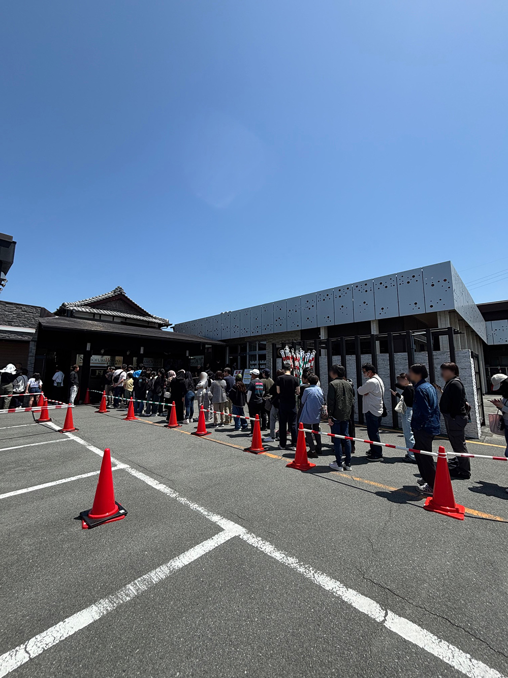 2025年5月ゴールデンウィーク期間中の三重県松阪市のレストランドリームオーシャンの行列