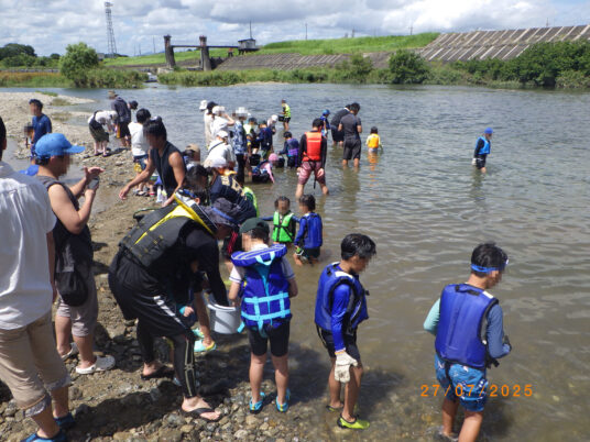 三重県松阪市で開催されたイベント「カヌー体験及び鮎つかみ大会」 ➃うなぎの放流体験➁