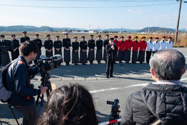 2025年12月29日・30日・31日に開催された三重県松阪市の精肉店 霜降り本舗の霜ふりまつりで挨拶する代表 瀬古守伸氏