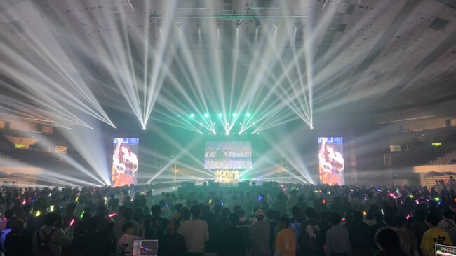 三重県営サンアリーナで開催されたISE GIRLS FRONTIER 2025のライブ会場
