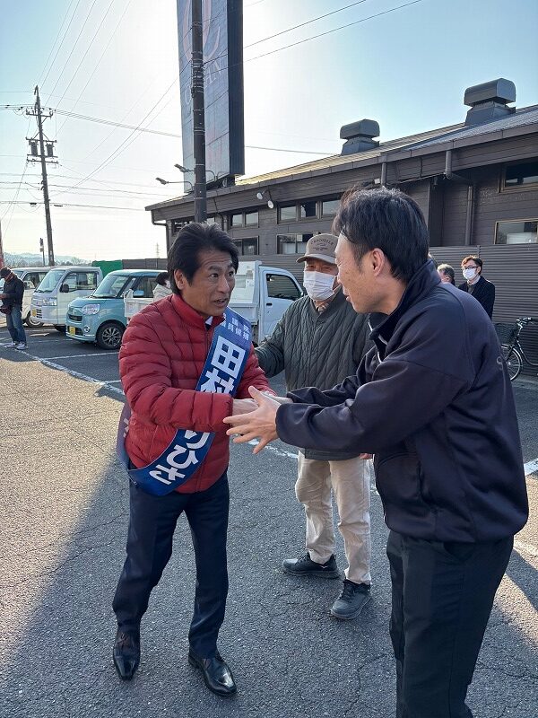 第51回衆議院議員総選挙（選挙区：三重県第1区）に立候補された、自由民主党 田村のりひさ候補者よりご挨拶される瀬古食品の代表 瀬古守伸氏