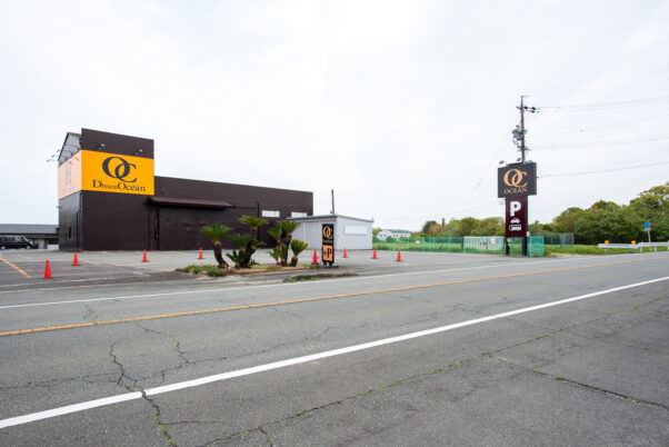 精肉店「霜ふり本舗」とレストラン「ドリームオーシャン」のバイク・自転車用の駐輪場1